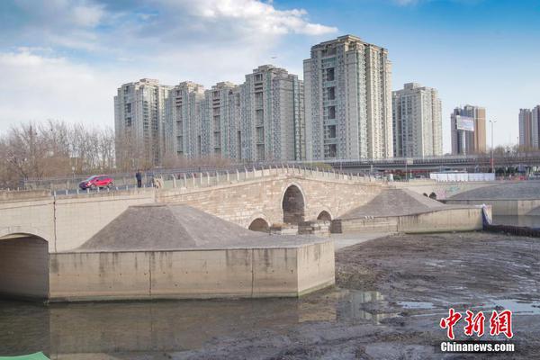 新疆吉木乃口岸跨境旅游持续升温